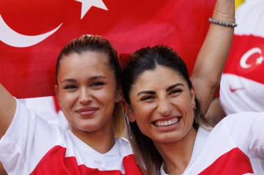 Türkiye taraftarları UEFA Euro 2024 maçında Türkiye ve Portekiz milli takımları arasında Signal Iduna Park, Dortmund, Almanya 'da görüldü (Maciej Rogowski)