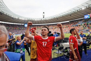 Ruben Vargas, İsviçre ve İtalya milli takımları arasında oynanan 16 maçlık UEFA Euro 2024 karşılaşması sonrasında Olympiastadion, Berlin, Almanya 'da kutlama yaparken görüldü (Maciej Rogowski)
