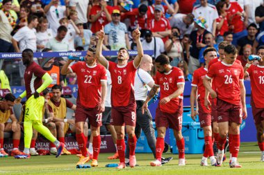 Remo Freuler, İsviçre ve İtalya milli takımları arasında oynanan 16 maçlık UEFA Euro 2024 raundunda attığı gol sonrasında Olympiastadion, Berlin, Almanya 'da kutlama yaparken görüldü (Maciej Rogowski)