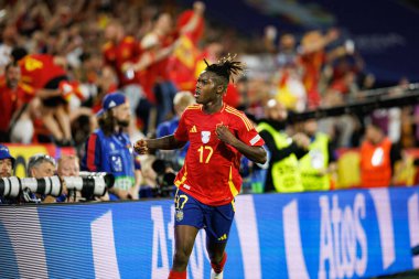 Nico Williams, İspanya ve Gürcistan milli takımları arasında Almanya 'nın RheinEnergieStadion kentinde oynanan 16 maçlık UEFA 2024 turunu kutlarken görüldü (Maciej Rogowski)