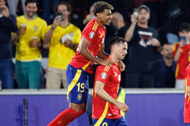 Lamine Yamal ve Fabian Ruiz, İspanya ve Gürcistan milli takımları arasında oynanan UEFA Euro 2024 turu sırasında Almanya 'nın Köln kentinde düzenlenen RheinEnergieStadion' da kutlama yaparken görüldü (Maciej Rogowski)