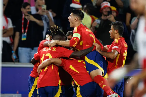 İspanya takımı, İspanya ve Gürcistan milli takımları arasında oynanan 16 maçlık UEFA Euro 2024 karşılaşmasında Almanya 'nın Köln kentinde düzenlenen RheinEnergieStadion, Köln (Maciej Rogowski)