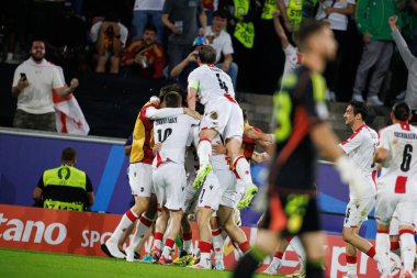Gürcistan 'ın oyuncuları, Almanya' nın Köln kentinde oynanan RheinEnergieStadion 'da İspanya ve Gürcistan milli takımları arasında oynanan 16 maçlık UEFA Euro 2024 turunda attıkları golün ardından kutlama yaparken görüldü (Maciej Rogowski))