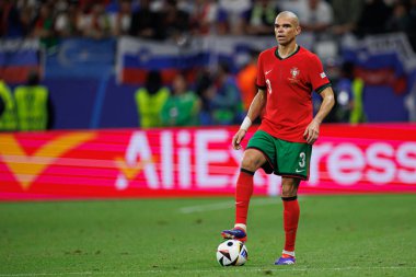 Pepe, Portekiz ve Slovenya milli takımları arasında Almanya 'nın Deutsche Bank Park kentinde oynanan 16 maçlık UEFA Euro 2024 turunda görüldü (Maciej Rogowski)