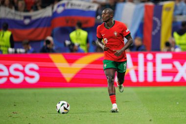 Nuno Mendes, Portekiz ve Slovenya milli takımları arasında Almanya 'nın Deutsche Bank Park kentinde oynanan 16 maçlık UEFA Euro 2024 raundunda görüldü (Maciej Rogowski)