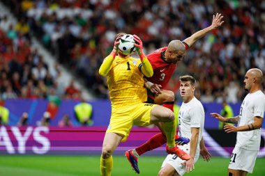 Jan Oblak ve Pepe, Portekiz ve Slovenya milli takımları arasında Almanya 'nın Deutsche Bank Park kentinde oynanan 16 maçlık UEFA Euro 2024 raundunda görüldü (Maciej Rogowski)