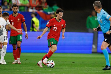 Vitinha, Portekiz ve Slovenya milli takımları arasında Almanya 'nın Deutsche Bank Park kentinde oynanan 16 maçlık UEFA Euro 2024 raundunda görüldü (Maciej Rogowski)