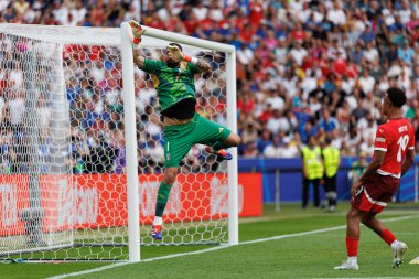 Gianluigi Donnarumma, UEFA Euro 2024 turunda İsviçre ve İtalya milli takımları arasında Olympiastadion, Berlin, Almanya 'da görüldü (Maciej Rogowski))