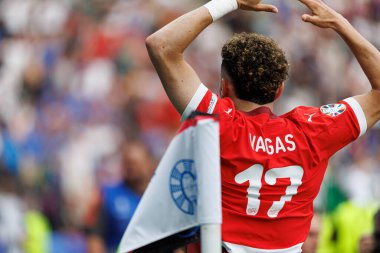 Ruben Vargas, İsviçre ve İtalya milli takımları arasında oynanan 16 maçlık UEFA Euro 2024 raundunda attığı gol sonrasında Olympiastadion, Berlin, Almanya 'da kutlama yaparken görüldü (Maciej Rogowski))