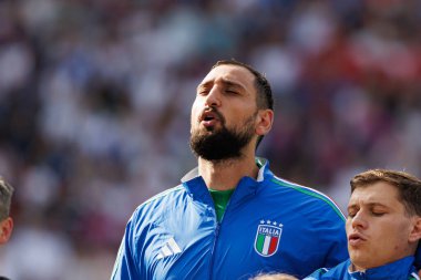 Gianluigi Donnarumma, UEFA Euro 2024 turunda İsviçre ve İtalya milli takımları arasında Olympiastadion, Berlin, Almanya 'da görüldü (Maciej Rogowski))