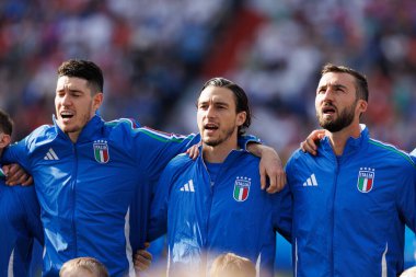 Alessandro Bastoni, Matteo Darmian ve Bryan Cristante, UEFA Euro 2024 turunda İsviçre ve İtalya milli takımları arasında Olympiastadion, Berlin, Almanya 'da görüldü (Maciej Rogowski))