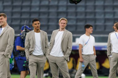 Alexander Bah, Victor Kristiansen UEFA Euro 2024 maçında Danimarka ve İngiltere milli takımları arasında Frankfurt, Almanya 'da Deutsche Bank Park' ta görüldü (Maciej Rogowski)