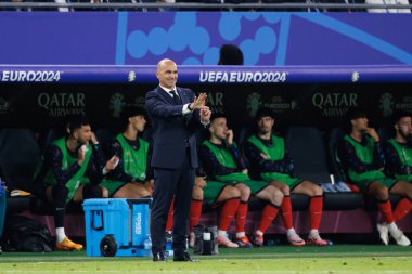 Roberto Martinez, UEFA Euro 2024 maçında Portekiz ve Fransa milli takımları arasında Almanya 'nın Hamburg kentindeki Volksparkstadyumda görüldü (Maciej Rogowski))