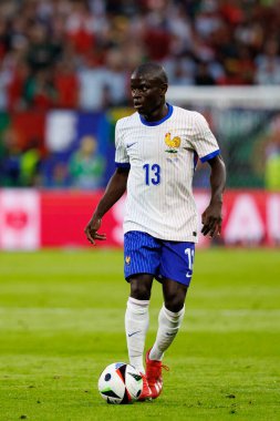 UEFA Euro 2024 maçında Ngolo Kante, Portekiz ve Fransa milli takımları arasında Almanya 'nın Hamburg kentindeki Volksparkstadyumda görüldü (Maciej Rogowski))