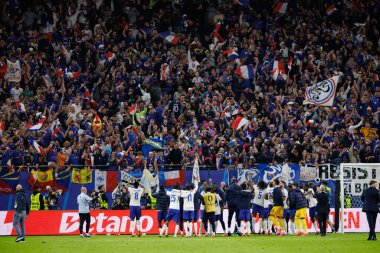 Fransa takımı, Portekiz ve Fransa milli takımları arasında oynanan UEFA Euro 2024 maçında Almanya 'nın Hamburg kentinde oynanan penaltı atışını kutlarken görüldü (Maciej Rogowski)