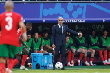 Roberto Martinez, UEFA Euro 2024 maçında Portekiz ve Fransa milli takımları arasında Almanya 'nın Hamburg kentindeki Volksparkstadyumda görüldü (Maciej Rogowski))