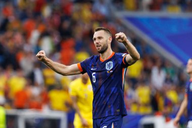 Stefan De Vrij, Romanya ve Hollanda milli takımları arasında oynanan 16 maçlık UEFA Euro 2024 turunda Almanya 'nın Allianz Arena kentinde görüldü (Maciej Rogowski))