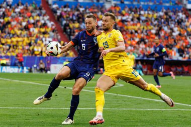 Stefan de Vrij ve Denis Dragus, Romanya ve Hollanda milli takımları arasında oynanan UEFA Euro 2024 turu sırasında Allianz Arena, Münih, Almanya 'da görüldü (Maciej Rogowski))