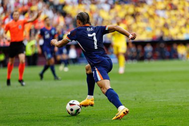 Xavi Simons, Romanya ve Hollanda milli takımları arasında Almanya 'nın Allianz Arena kentinde oynanan 16 maçlık UEFA Euro 2024 raundunda görüldü (Maciej Rogowski)