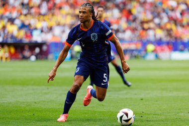 Nathan Ake, Romanya ve Hollanda milli takımları arasında Almanya 'nın başkenti Münih' teki Allianz Arena 'da oynanan 16 maçlık UEFA Euro 2024 turunda görüldü (Maciej Rogowski)