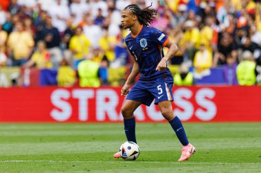 Nathan Ake, Romanya ve Hollanda milli takımları arasında Almanya 'nın başkenti Münih' teki Allianz Arena 'da oynanan 16 maçlık UEFA Euro 2024 turunda görüldü (Maciej Rogowski)