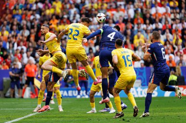 Her iki takımın oyuncuları, Romanya ve Hollanda milli takımları arasında Almanya 'nın Allianz Arena kentinde oynanan 16 maçlık UEFA Euro 2024 raundunda görüldü (Maciej Rogowski)
