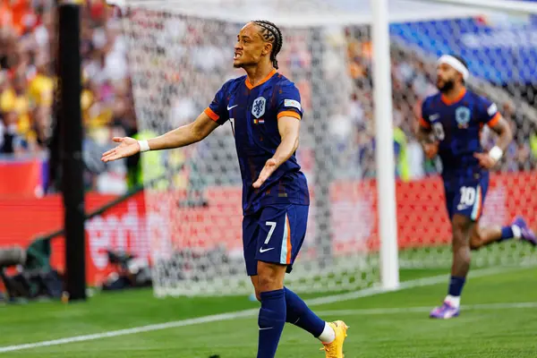 Xavi Simons, Romanya ve Hollanda milli takımları arasında Almanya 'nın Allianz Arena kentinde oynanan 16 maçlık UEFA Euro 2024 raundunda görüldü (Maciej Rogowski)