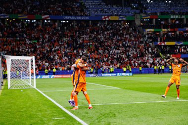 Cody Gakpo ve Wout Weghorst, Hollanda ve Türkiye milli takımları arasında Berlin Olimpiyat Stadyumu 'nda oynanan UEFA Euro 2024 çeyrek final maçında kutlama yaparken görüldü (Maciej Rogowski)