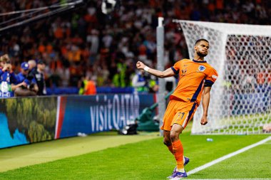 Cody Gakpo, Hollanda ve Türkiye milli takımları arasında oynanan UEFA Euro 2024 çeyrek final maçında Berlin Olimpiyat Stadyumu 'nda gol attıktan sonra kutlama yaparken görüldü (Maciej Rogowski)