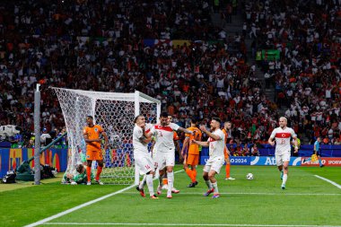 Samet Akaydin, Hollanda ve Türkiye milli takımları arasında oynanan UEFA Euro 2024 çeyrek final maçında Berlin Olimpiyat Stadyumu 'nda gol attıktan sonra takımla kutlama yaparken görüldü (Maciej Rogowski)