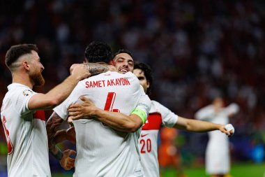 Samet Akaydin, Hollanda ve Türkiye milli takımları arasında oynanan UEFA Euro 2024 çeyrek final maçında Berlin Olimpiyat Stadyumu 'nda gol attıktan sonra takımla kutlama yaparken görüldü (Maciej Rogowski)