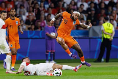 Hollanda ve Türkiye milli takımları arasında oynanan UEFA Euro 2024 çeyrek final maçında Berlin Olimpiyat Stadyumu 'nda (Maciej Rogowski) görülen Salih Özcan, Memphis Depay)
