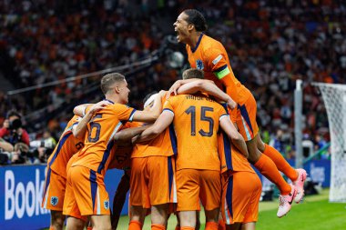 Hollanda milli takımı, Hollanda ve Türkiye milli takımları arasında oynanan UEFA Euro 2024 çeyrek final maçında attıkları gol sonrasında Berlin, Almanya 'da kutlama yaparken görüldü (Maciej Rogowski)