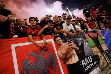 Arnavutluk taraftarları ve Berat Djimsiti, Arnavutluk ve İspanya milli takımları arasında oynanan UEFA Euro 2024 maçında Almanya 'nın Düsseldorf kentinde oynanan Merkur Spiel-Arena' da izlediler (Maciej Rogowski))