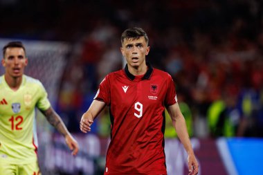 Jasir Asani, UEFA Euro 2024 maçında Arnavutluk ve İspanya milli takımları arasında Merkur Spiel-Arena, Düsseldorf, Almanya 'da görüldü (Maciej Rogowski))