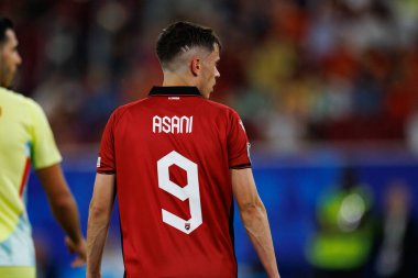 Jasir Asani, UEFA Euro 2024 maçında Arnavutluk ve İspanya milli takımları arasında Merkur Spiel-Arena, Düsseldorf, Almanya 'da görüldü (Maciej Rogowski))