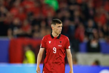 Jasir Asani, UEFA Euro 2024 maçında Arnavutluk ve İspanya milli takımları arasında Merkur Spiel-Arena, Düsseldorf, Almanya 'da görüldü (Maciej Rogowski))