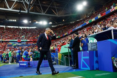 Sylvinho, UEFA Euro 2024 maçında Arnavutluk ve İspanya milli takımları arasında Merkur Spiel-Arena, Düsseldorf, Almanya 'da görüldü (Maciej Rogowski)