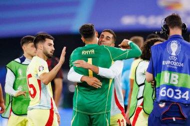 David Raya, Ferran Torres UEFA Euro 2024 maçında Arnavutluk ve İspanya milli takımları arasında Merkur Spiel-Arena, Dusseldorf, Almanya 'da görüldü (Maciej Rogowski)