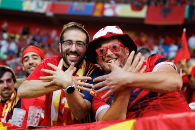 Her iki takımın taraftarları, Arnavutluk ve İspanya milli takımları arasında oynanan UEFA Euro 2024 maçında Merkur Spiel-Arena, Dusseldorf, Almanya (Maciej Rogowski))