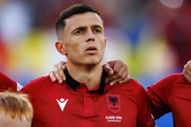 Jasir Asani, UEFA Euro 2024 maçında Arnavutluk ve İspanya milli takımları arasında Merkur Spiel-Arena, Düsseldorf, Almanya 'da görüldü (Maciej Rogowski))
