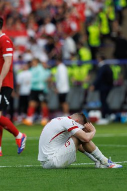 Karol Swiderski, Polonya ve Avusturya milli takımları arasında oynanan UEFA Euro 2024 maçı sonrasında Olympiastadion, Berlin, Almanya 'da ağladı (Maciej Rogowski))