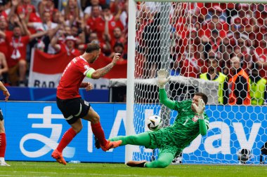 Marko Arnautoviç, Wojciech Szczesny UEFA Euro 2024 maçında Polonya ve Avusturya milli takımları arasında Olympiastadion, Berlin, Almanya (Maciej Rogowski))
