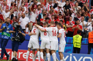 Krzysztof Piatek, Polonya ve Avusturya milli takımları arasında Olympiastadion, Berlin, Almanya 'da oynanan 2024 UEFA Euro 2024 maçında attığı golü kutluyor (Maciej Rogowski).)