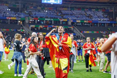 Ferran Torres, İspanya ve İngiltere milli takımları arasında Olimpiyat Stadyumu, Berlin, Almanya 'da oynanan UEFA Euro 2024 final maçını kazandıktan sonra kutlama yaparken görüldü (Maciej Rogowski))