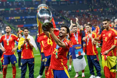 Jesus Navas, İspanya ve İngiltere milli takımları arasında Olimpiyat Stadyumu, Berlin, Almanya 'da oynanan UEFA Euro 2024 final maçını kazandıktan sonra kutlama yaparken görüldü (Maciej Rogowski)
