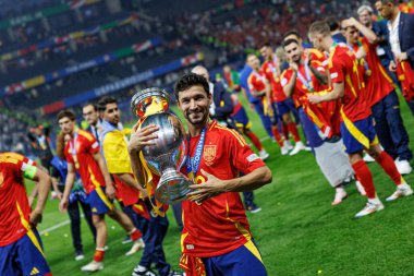 Jesus Navas, İspanya ve İngiltere milli takımları arasında Olimpiyat Stadyumu, Berlin, Almanya 'da oynanan UEFA Euro 2024 final maçını kazandıktan sonra kutlama yaparken görüldü (Maciej Rogowski)