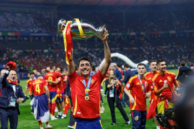Mikel Oyarzabal, İspanya ve İngiltere milli takımları arasında Almanya 'nın başkenti Berlin' de oynanan UEFA Euro 2024 final maçını kazandıktan sonra kutlama yaparken görüldü (Maciej Rogowski))