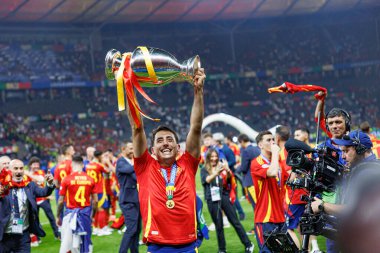 Mikel Oyarzabal, İspanya ve İngiltere milli takımları arasında Almanya 'nın başkenti Berlin' de oynanan UEFA Euro 2024 final maçını kazandıktan sonra kutlama yaparken görüldü (Maciej Rogowski))