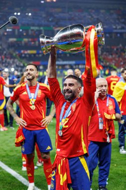 Dani Carvajal, İspanya ve İngiltere milli takımları arasında Almanya 'nın başkenti Berlin' de oynanan UEFA Euro 2024 final maçını kazandıktan sonra kutlama yaparken görüldü (Maciej Rogowski))